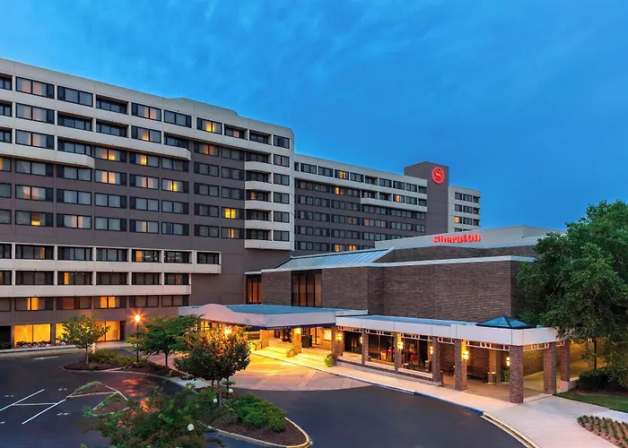 Sheraton Norfolk Waterside Hotel